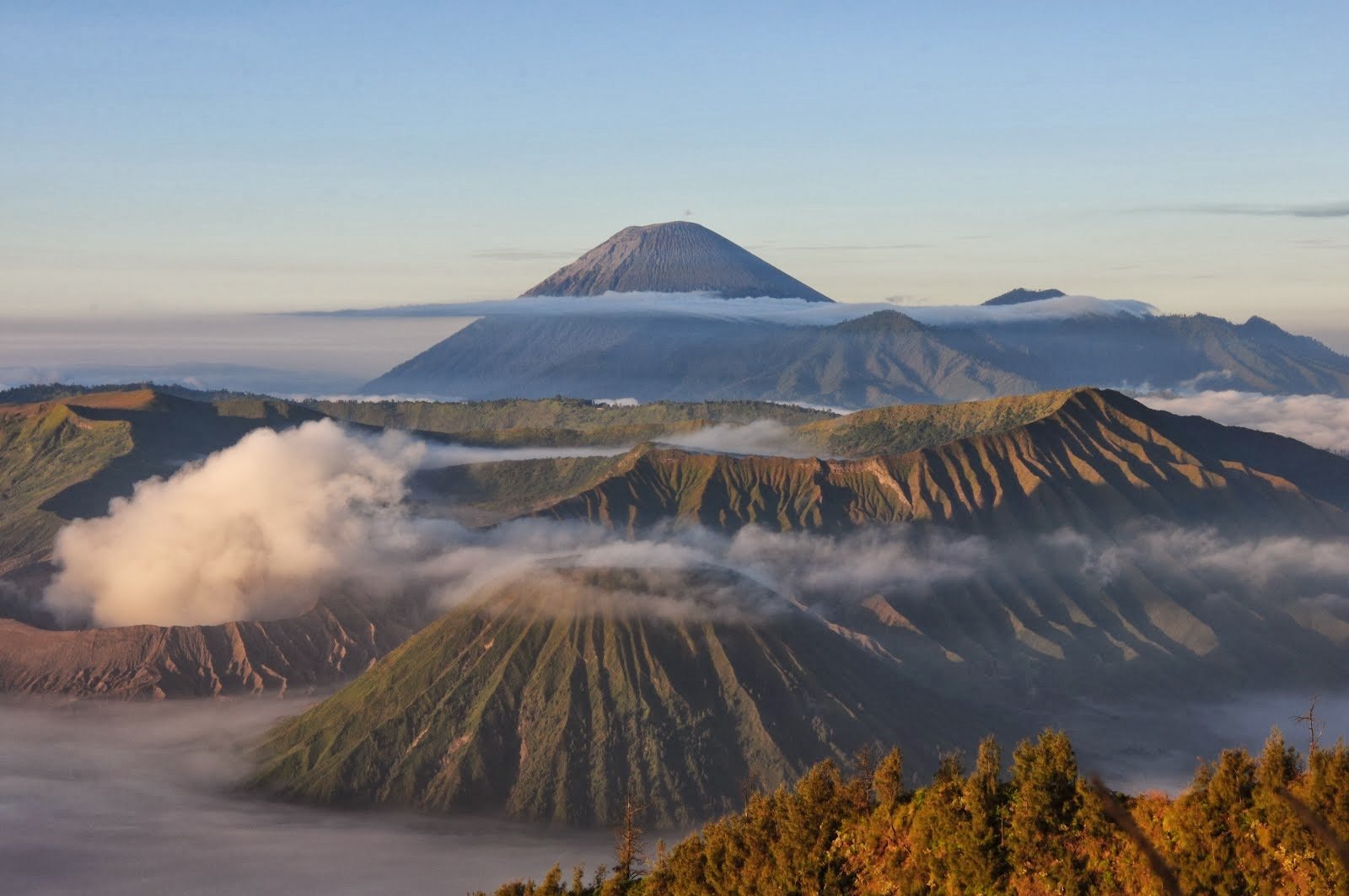 Semeru dan Pesonanya